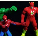 Figurines de Hulk, Spider-Man et The Flash